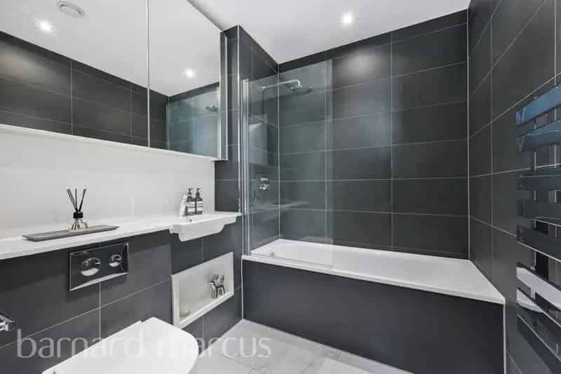 Spacious Wandsworth Apartment with Panoramic Views and Private Balcony
