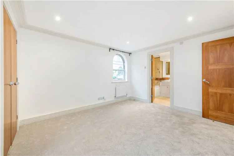 2 bedroom flat/apartment in Harrods Village