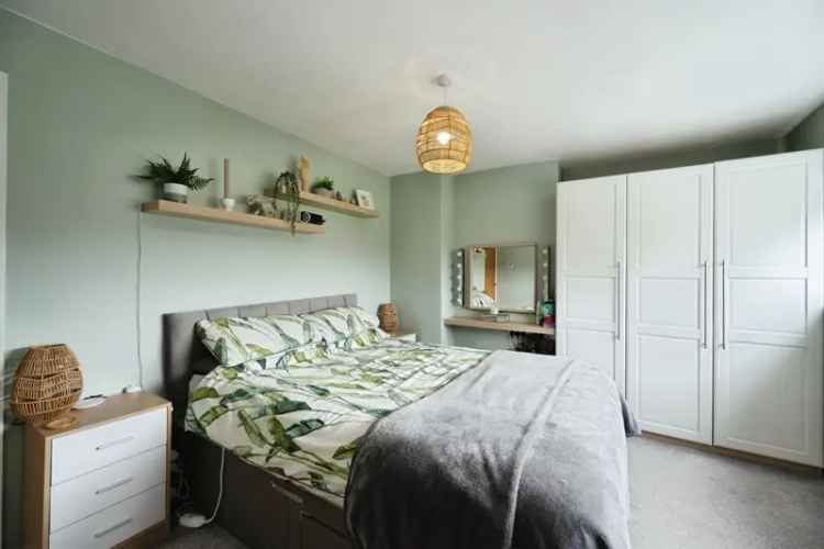 Spacious 2 Bed End-Terraced House with Large Garden