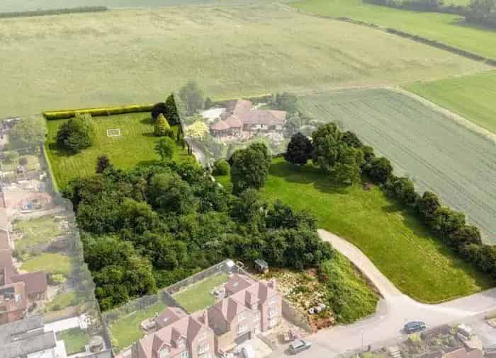 9 Bungalows and 1 House Stunning Countryside Views