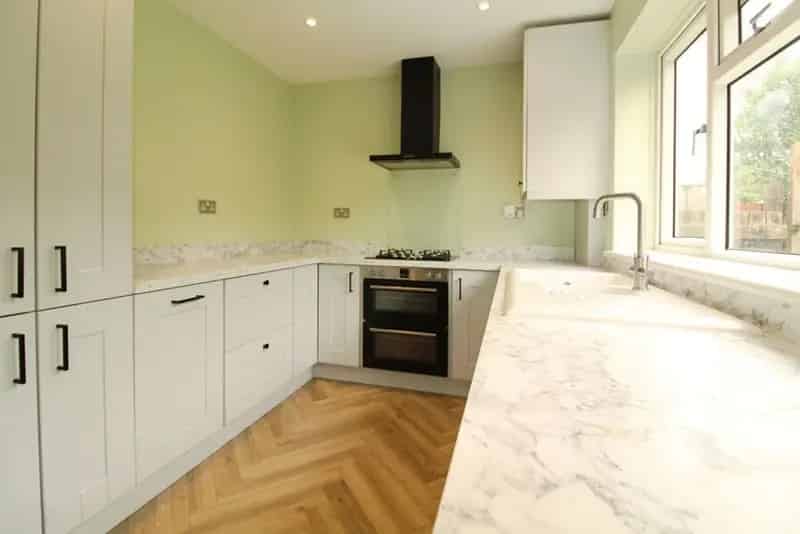 3 Bedroom Mid Terrace House Leeds LS14