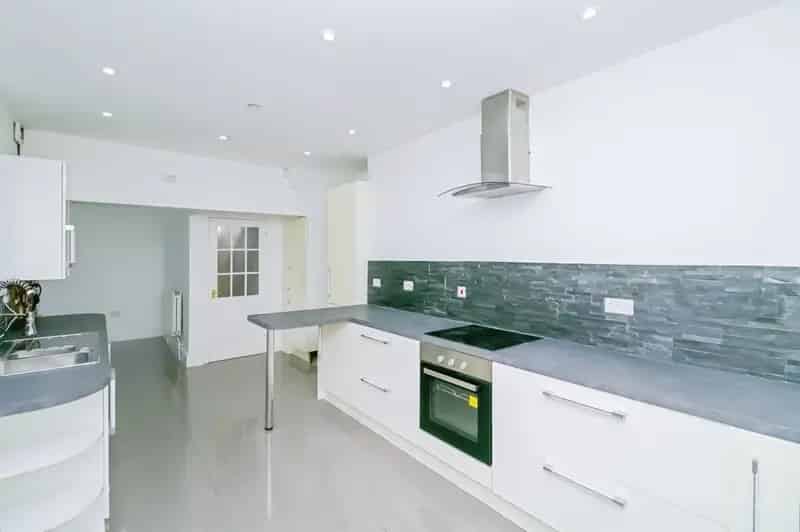 4 Bedroom Terraced House Popular School Catchment New Roof