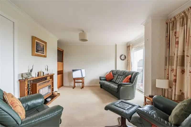 2 Bed Flat Top Floor Drumbrae Clermiston