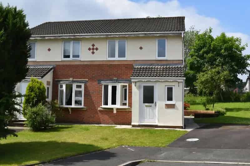 3 Bedroom Semi Detached House For Sale No Upward Chain