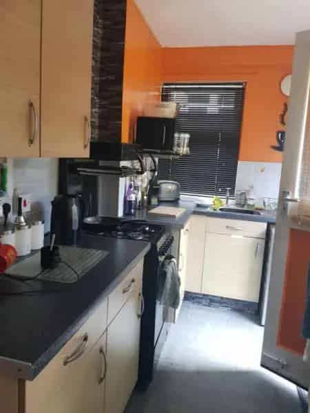 Ground Floor 2 Bed House Near Schools and Shops