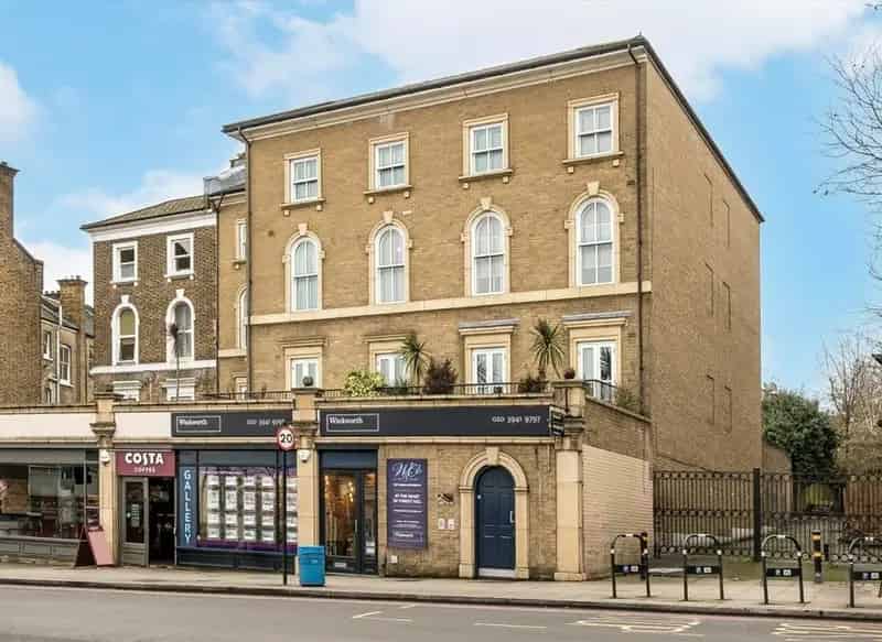 One Bedroom Flat Forest Hill  Allocated Parking Near Station