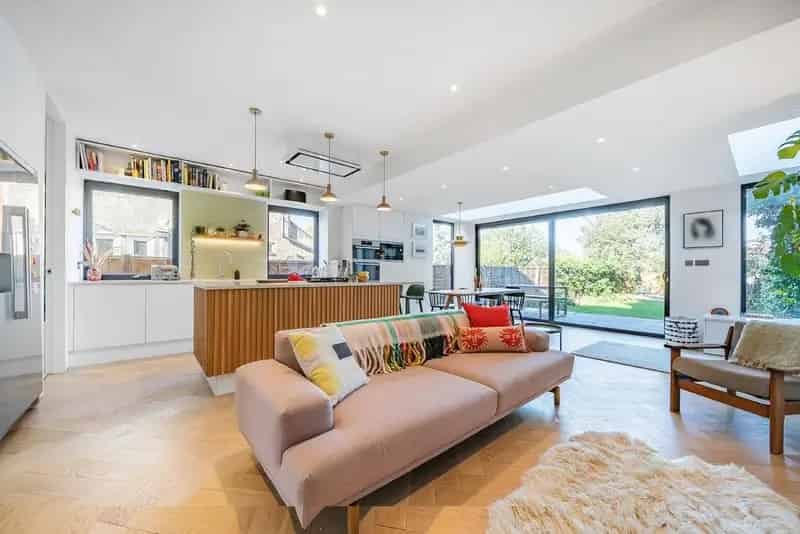 Four Bedroom Semi Detached Family Home Extended Kitchen Sunny Garden