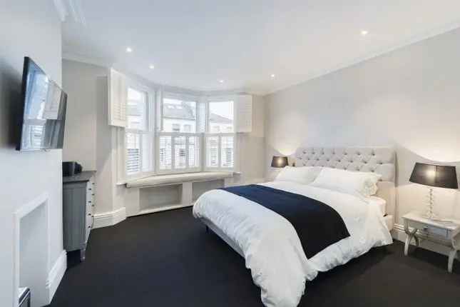 2 Double Bedroom Maisonette for Sale in London SW6