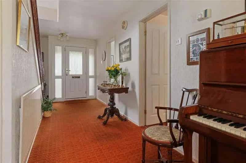 4 Bed Detached House for Sale in Shrewley