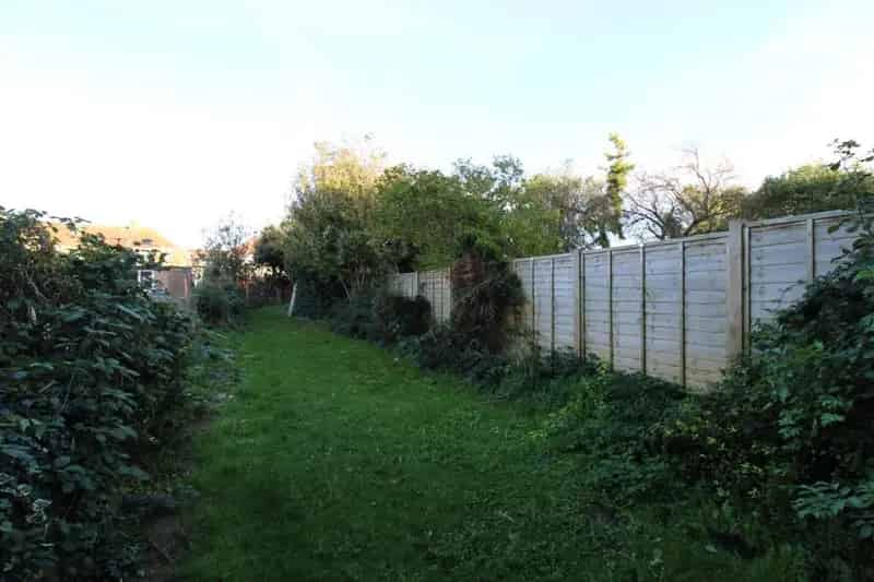Three Bedroom House Shoreham-by-Sea Family Home Pet Friendly Parking Garden