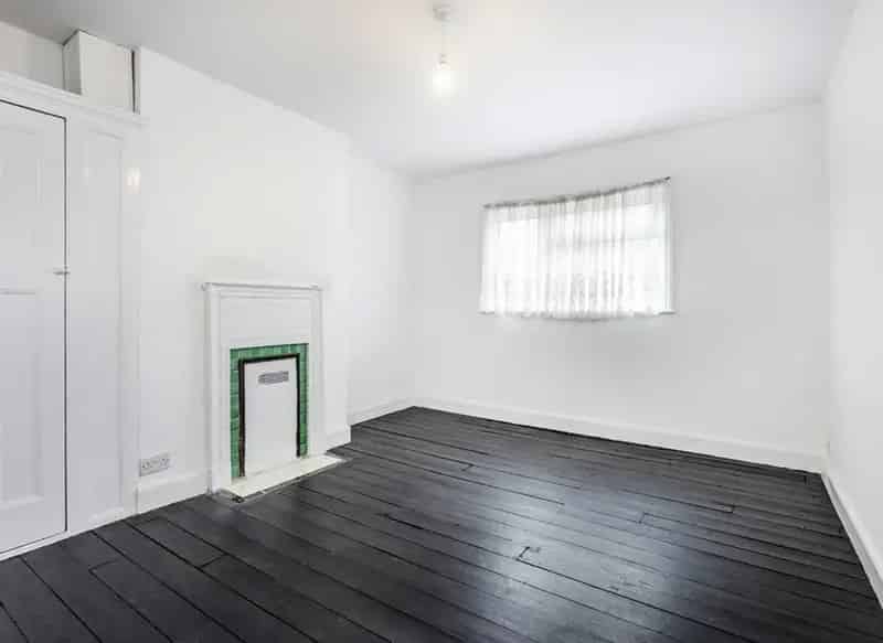 Four Bedroom Semi-Detached House Hendon Great Family Home