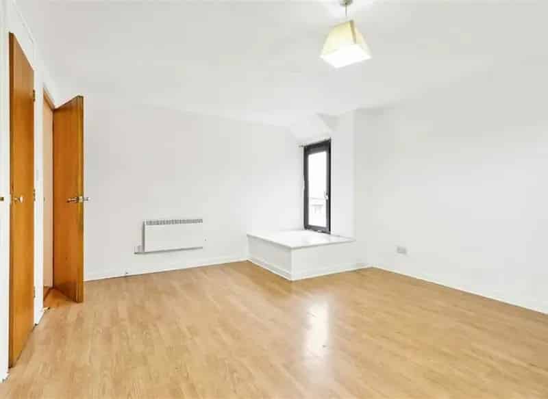 One Bedroom River Thames View Apartment with Garage
