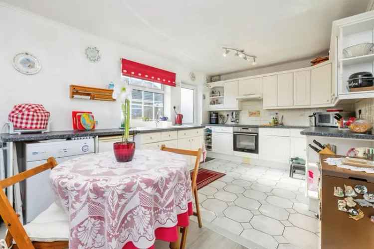 Two Bedroom Detached Bungalow in Swinderby