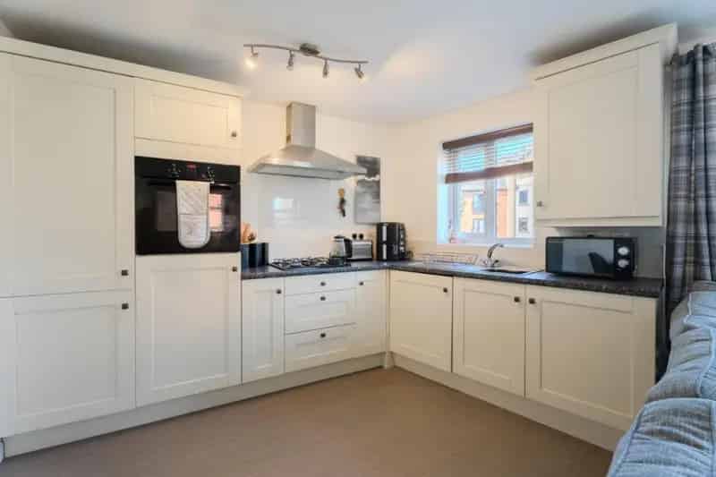 1 Bed Flat for Sale - Allocated Parking & Modern Features