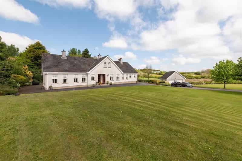 Detached Family Home with Annex Four Bedrooms Extensive Gardens Double Garage