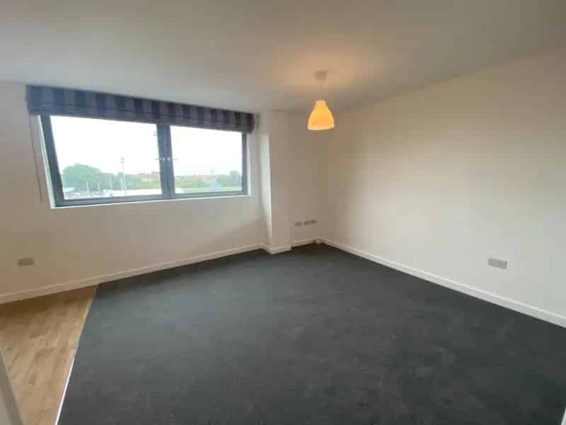 2 Bedroom Flat near Bedford Blues Rugby Ground