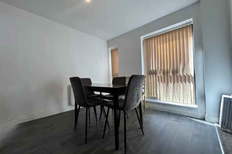 2 Bed City Centre Apartment Near Train Station Zero Deposit Available