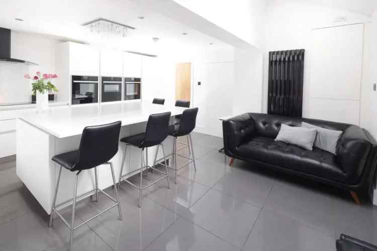 3 Bedroom Cottage for Sale in Water Orton Village