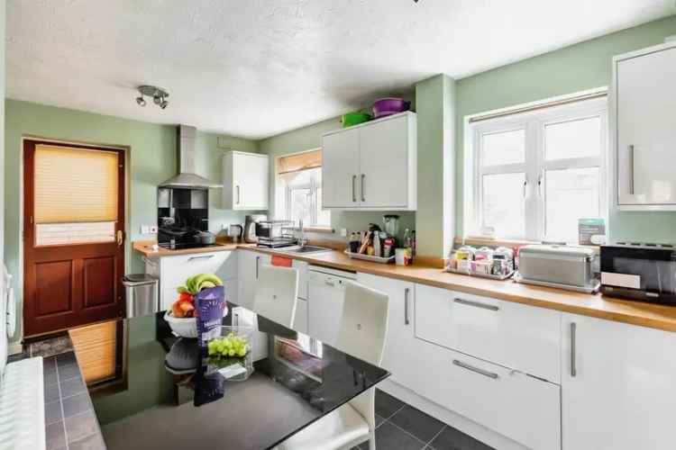 Four Bedroom Detached Family Home with Conservatory and Garage