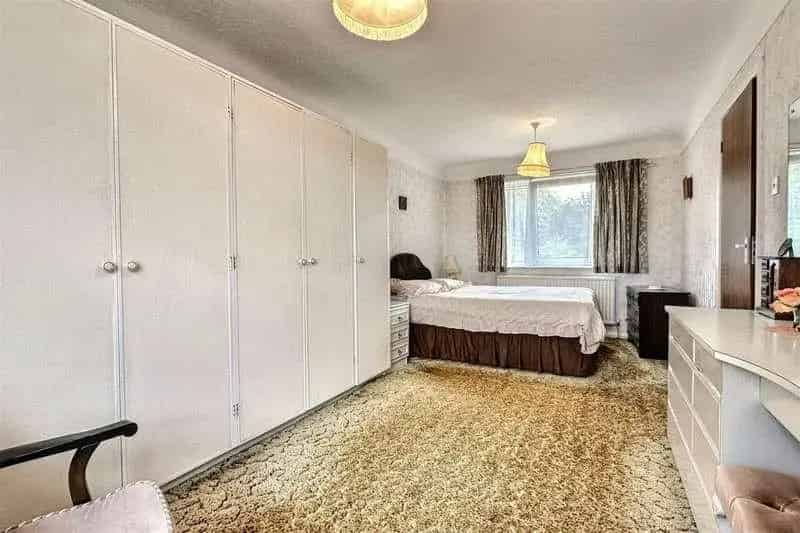 3 Bed Detached House for Sale in Scantabout Chandlers Ford