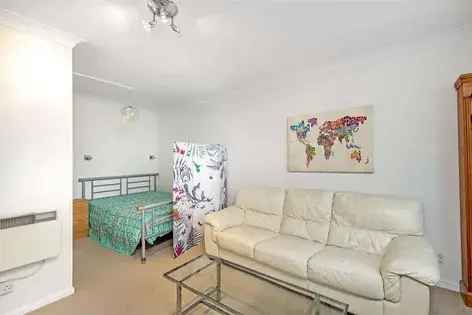 1 Room Flat 56 m² London - Top Floor Studio w Balcony