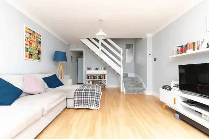 2-Bedroom Terraced House Near Hertford Town Centre
