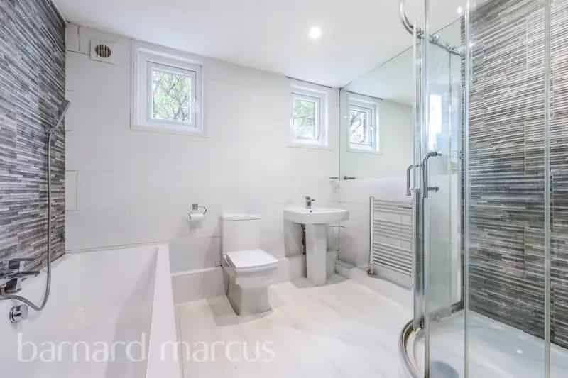 Three Bedroom Ground Floor Maisonette Merstham