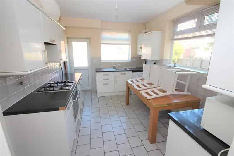 4 Bedroom Student House Near University
