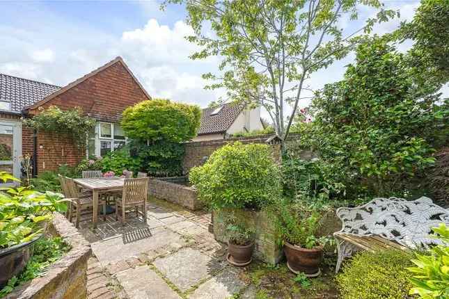 Detached House for Sale in Wimbledon Village