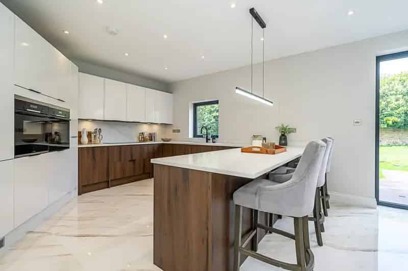 6 Bedroom Detached House for Sale in Haymills Ealing