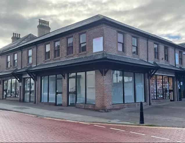 High Street Retail Unit 425 sq ft Gillingham