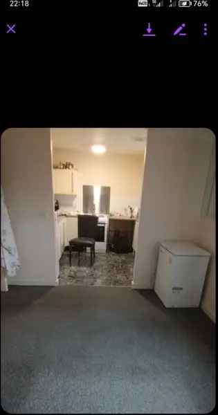 Flat For Rent in Borough of Runnymede, England