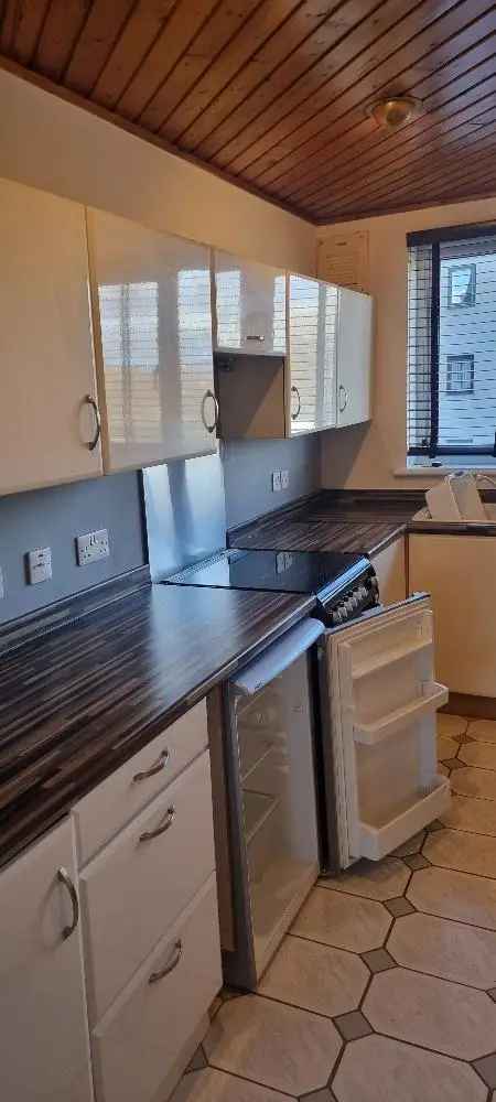 2 Bedroom Flat to Rent Great Northern Road