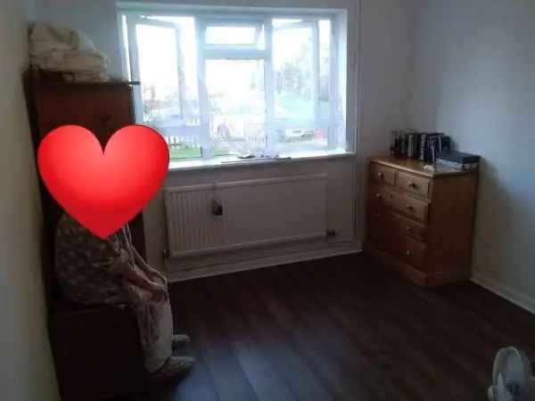 Bungalow For Rent in Waverley, England