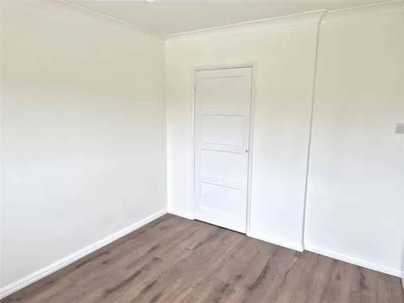 3 Bedroom Semi-Detached House with Garden and Parking