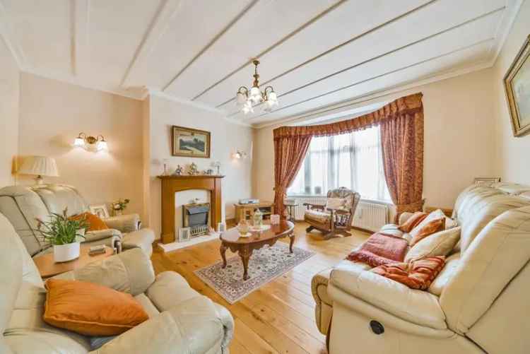 3 Bedroom Semi-Detached House in Streatham Hill