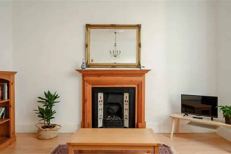 2 Bed Flat Maindoor with 1 Reception Room Leith
