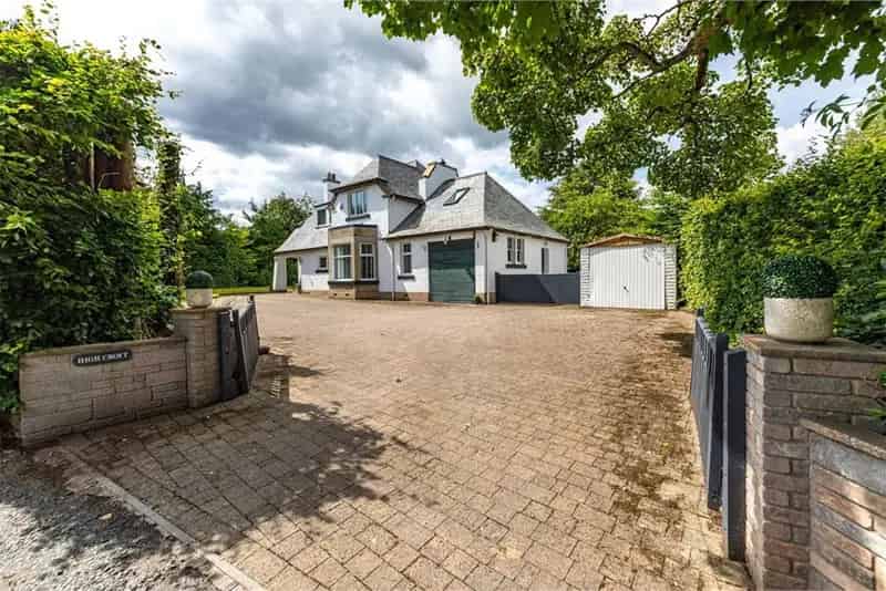 4 Bed Detached House with 4 Reception Rooms - Art Deco Style