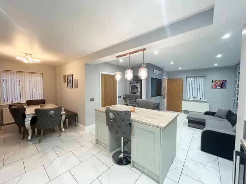 4 Bed Extended Detached Family Home For Sale