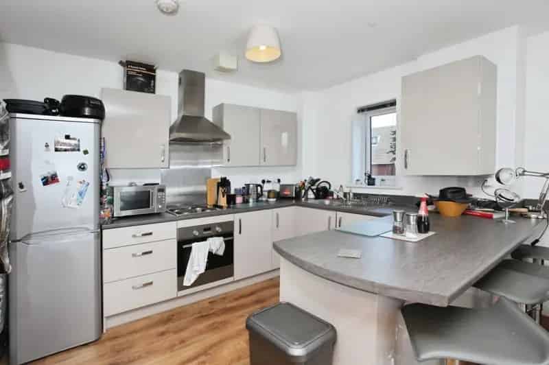 2 Bedroom Ground Floor Flat with River View and Parking