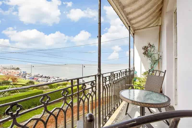 4 Bedroom Terraced House for Sale Sea Views Family Home
