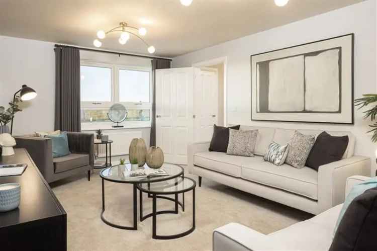 4 Bed Detached House with Open-Plan Kitchen and Garden