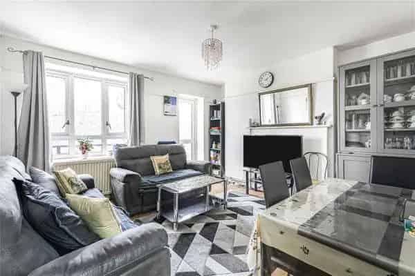 3-Bedroom Flat for Sale in London SW4