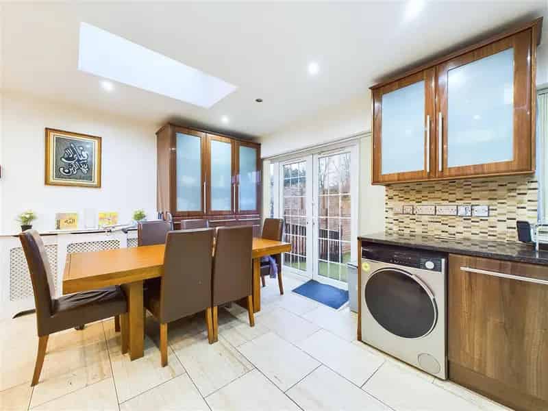 6 Bedroom House to Rent Acton Central Family Home