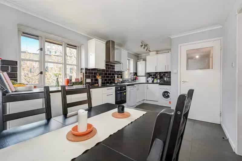 2 Bedroom Flat House to Rent Near Victoria Park