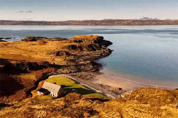 Doune Bay Lodge: Luxurious Off-Grid Coastal Property