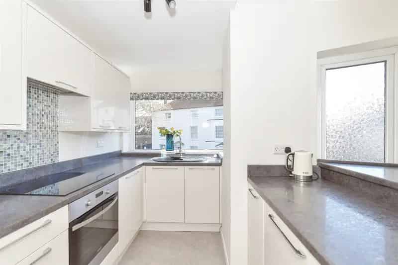 2 Bedroom Flat for Sale in Old Arundel with Cathedral Views
