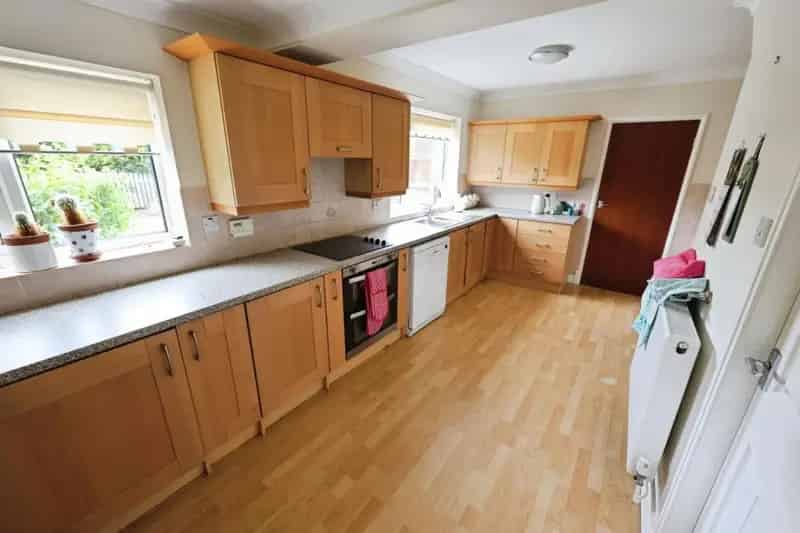 4 Bed House for Sale Semi Detached 2 Garages Gardens