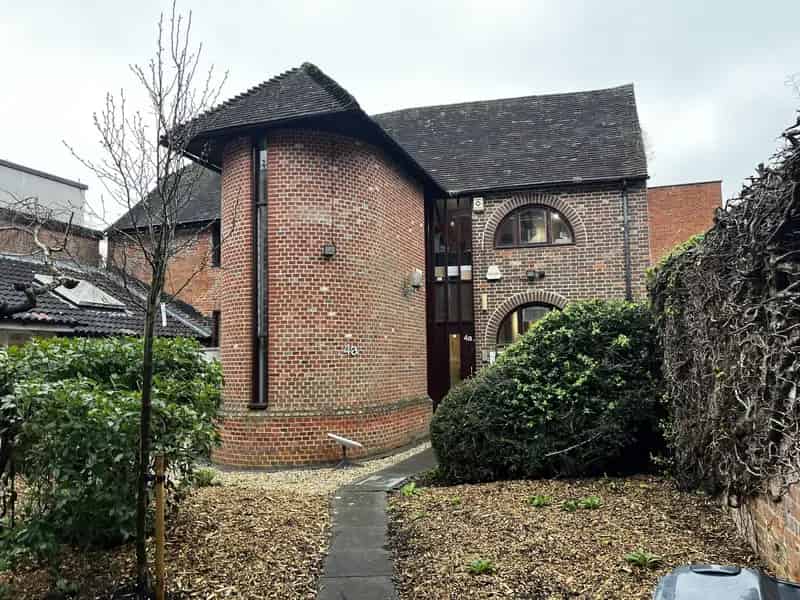Farnham Town Centre Office Building - New Lease Available