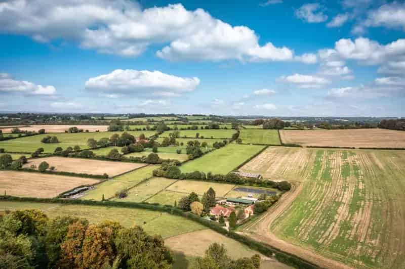 5 Bedroom Detached House with Outbuildings and Manege